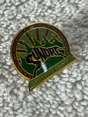 5/$35 Vintage Sundre Alberta Greenwood Country Souvenir Travel Lapel Pin